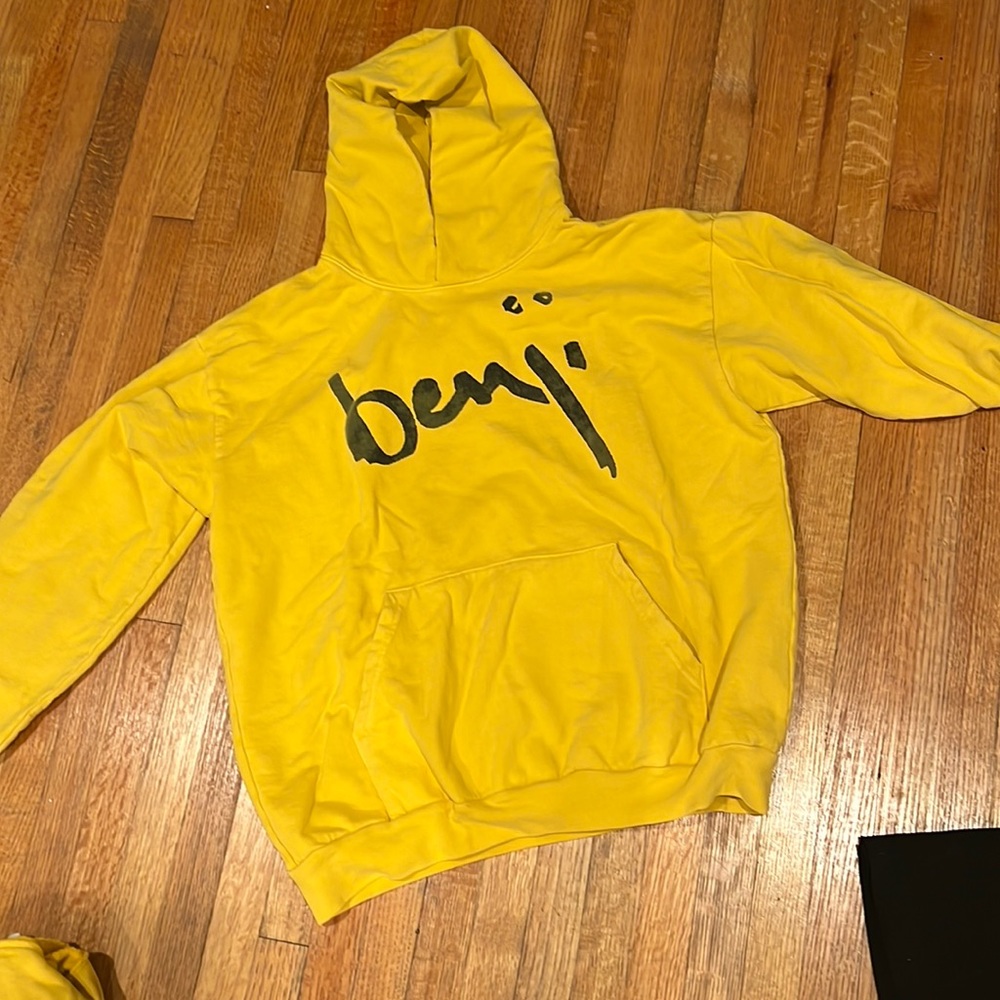 “BENJI” cloney duke george yellow hoodie NWOT